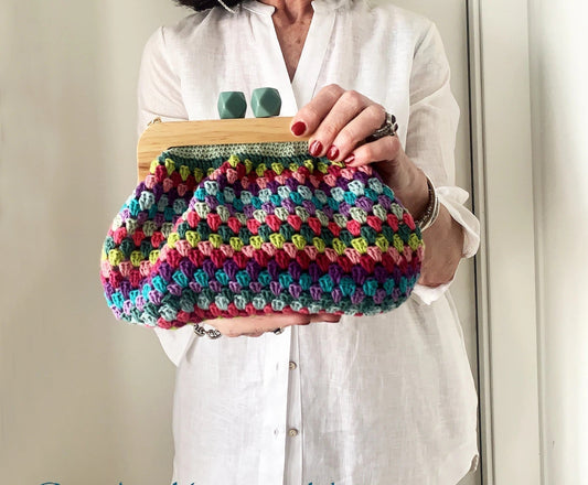 Shaped Granny rows clutch bag crochet pattern