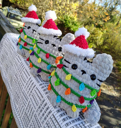 Christmas Cat tangled in chrismas tree lights crochet pattern